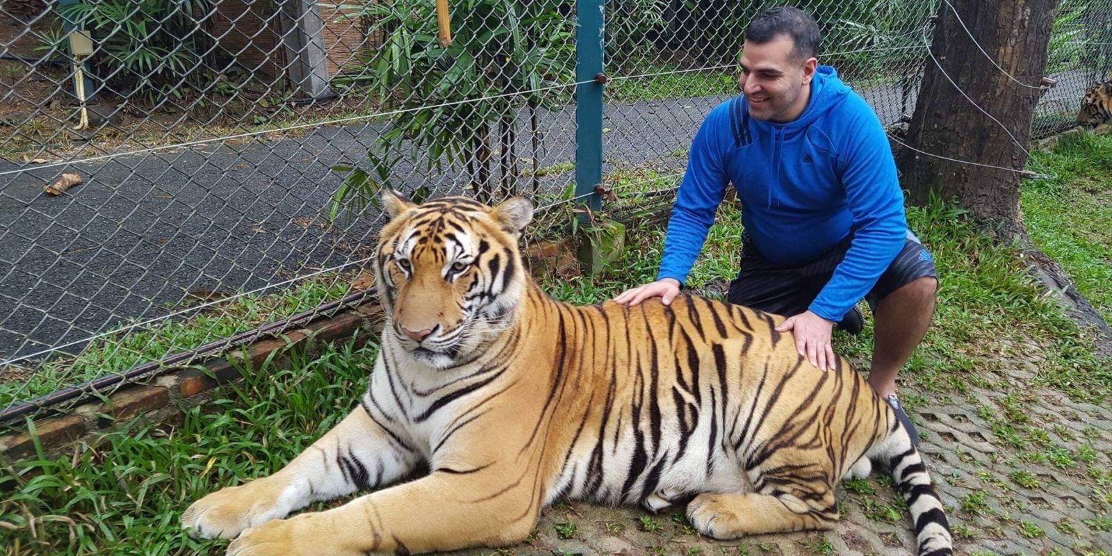 Mo Kumarsi in Dubai with a Tiger
